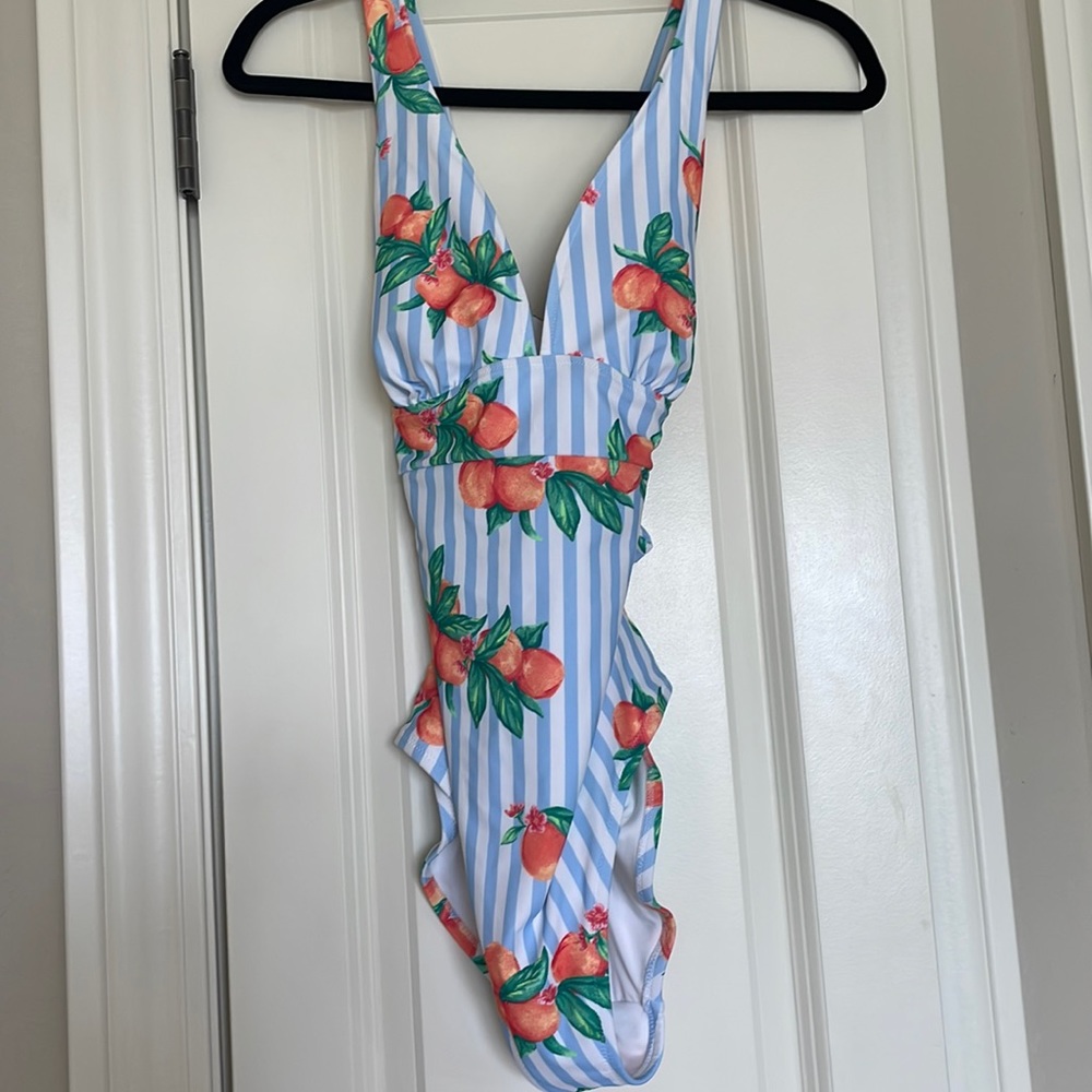 Old Navy Peaches One Piece Swimsuit, never worn.  Size M.